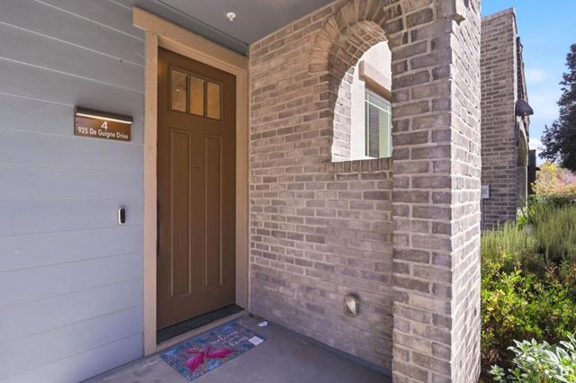 925 De Guigne Drive 4, Sunnyvale, CA 94085