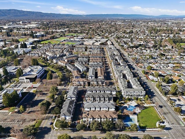 925 De Guigne Drive 4, Sunnyvale, CA 94085