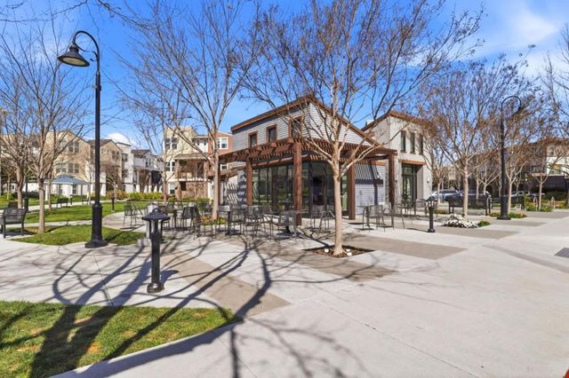 925 De Guigne Drive 4, Sunnyvale, CA 94085