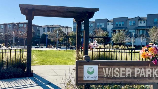 925 De Guigne Drive 4, Sunnyvale, CA 94085