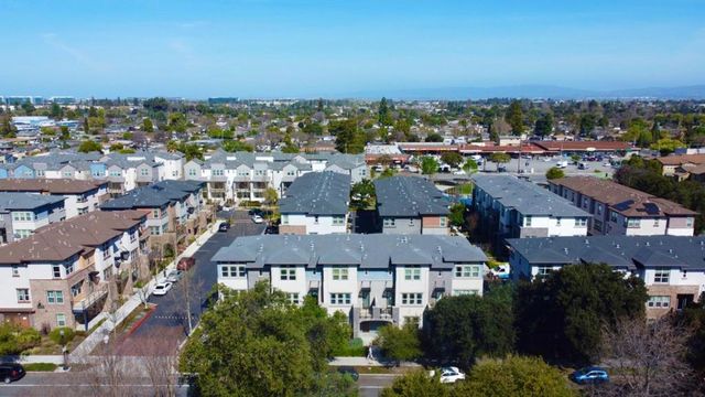 925 De Guigne Drive 4, Sunnyvale, CA 94085