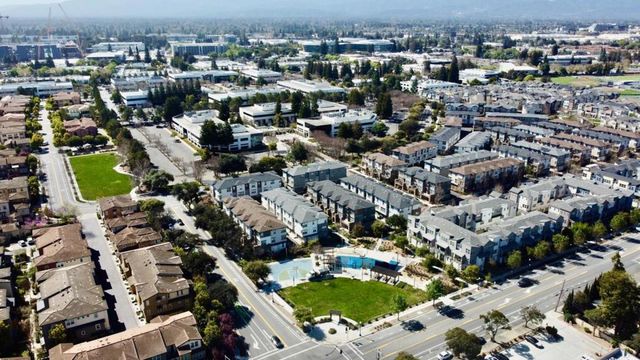 925 De Guigne Drive 4, Sunnyvale, CA 94085