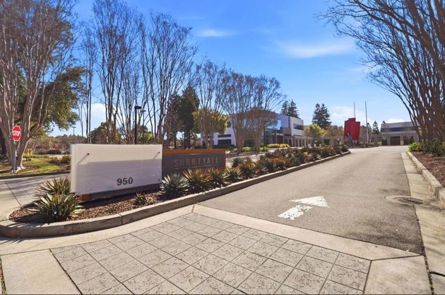 925 De Guigne Drive 4, Sunnyvale, CA 94085
