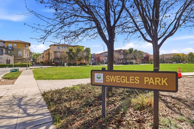 925 De Guigne Drive 4, Sunnyvale, CA 94085