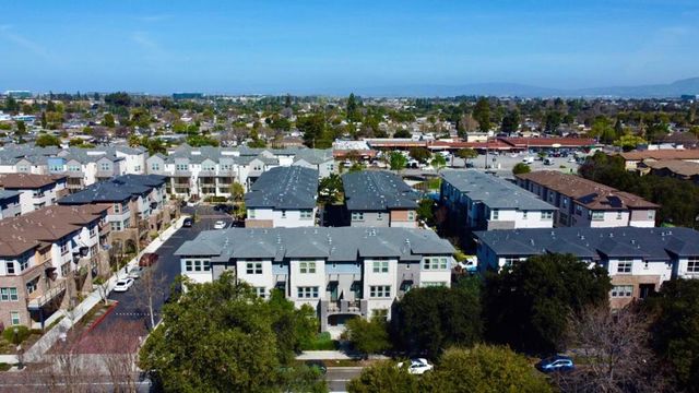 925 De Guigne Drive 4, Sunnyvale, CA 94085