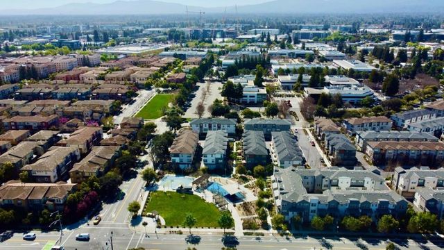 925 De Guigne Drive 4, Sunnyvale, CA 94085