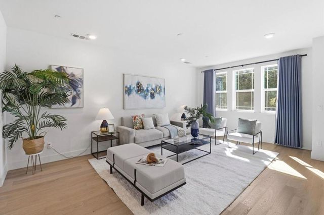 925 De Guigne Drive 4, Sunnyvale, CA 94085