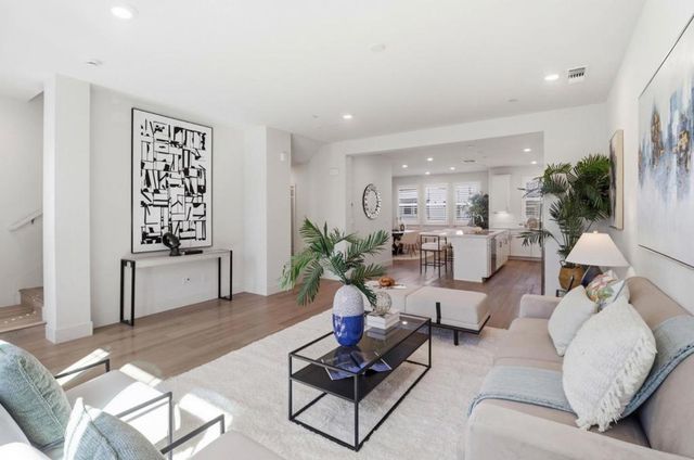 925 De Guigne Drive 4, Sunnyvale, CA 94085