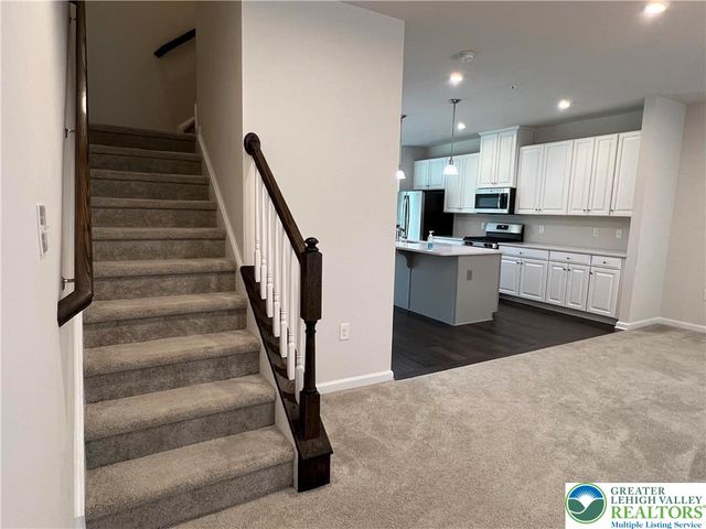2356 Raya Way, Bethlehem City, PA 18045