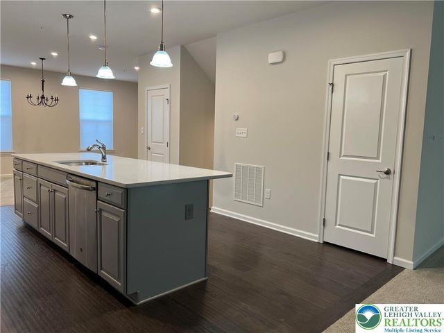 2356 Raya Way, Bethlehem City, PA 18045