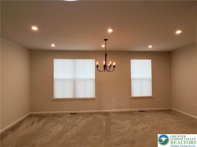 2356 Raya Way, Bethlehem City, PA 18045