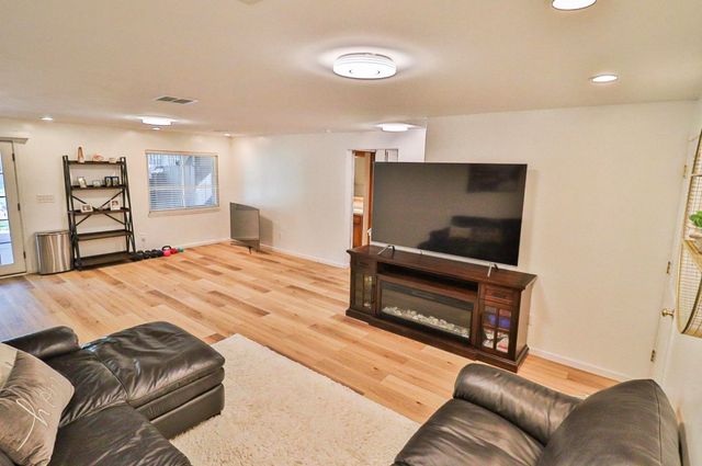 866 S Bedford CT, Wichita, KS 67207