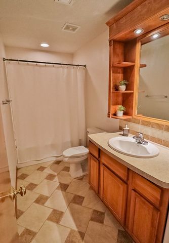 866 S Bedford CT, Wichita, KS 67207
