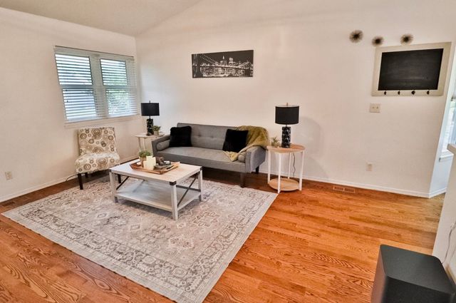 866 S Bedford CT, Wichita, KS 67207