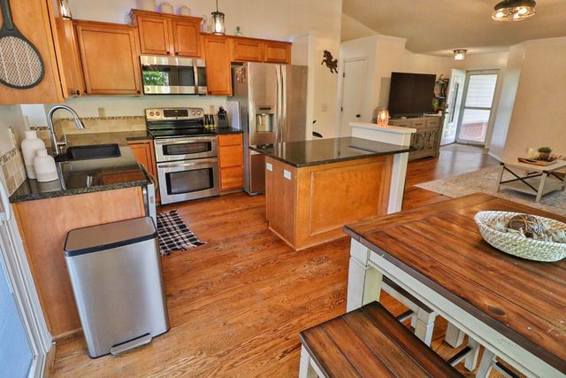 866 S Bedford CT, Wichita, KS 67207