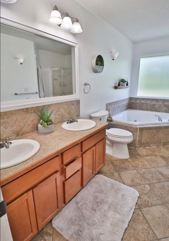 866 S Bedford CT, Wichita, KS 67207