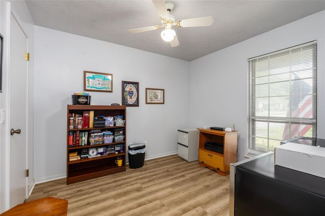 2306 Heather Street, Highlands, TX 77562
