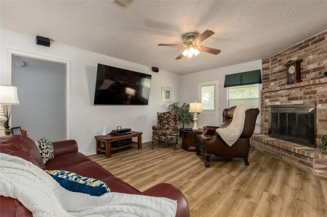 2306 Heather Street, Highlands, TX 77562
