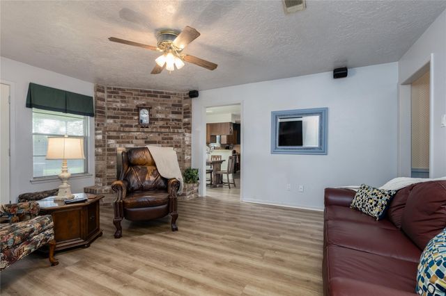 2306 Heather Street, Highlands, TX 77562