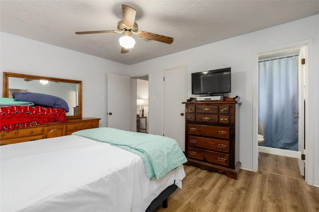 2306 Heather Street, Highlands, TX 77562