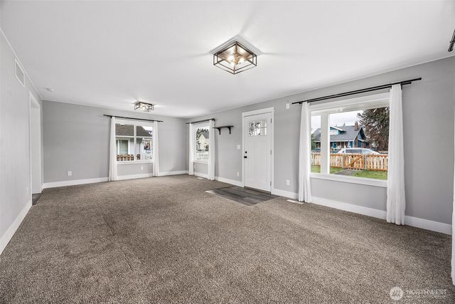 227 Mashell Avenue N, Eatonville, WA 98328