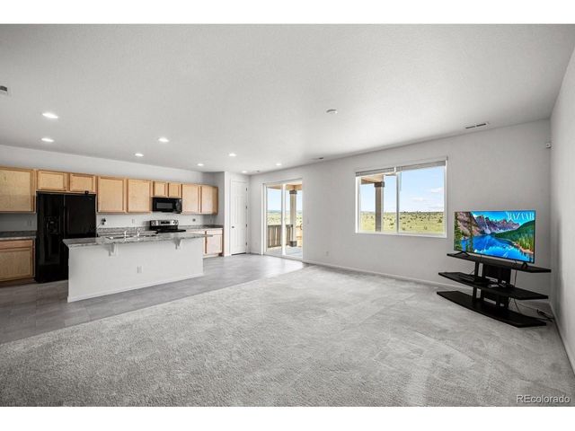 2209 Sunrise Ln, Pueblo, CO 81008