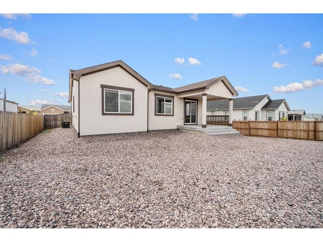2209 Sunrise Ln, Pueblo, CO 81008