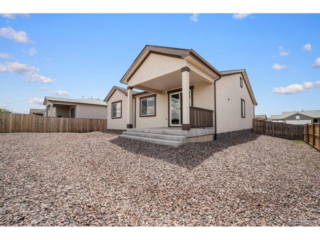 2209 Sunrise Ln, Pueblo, CO 81008