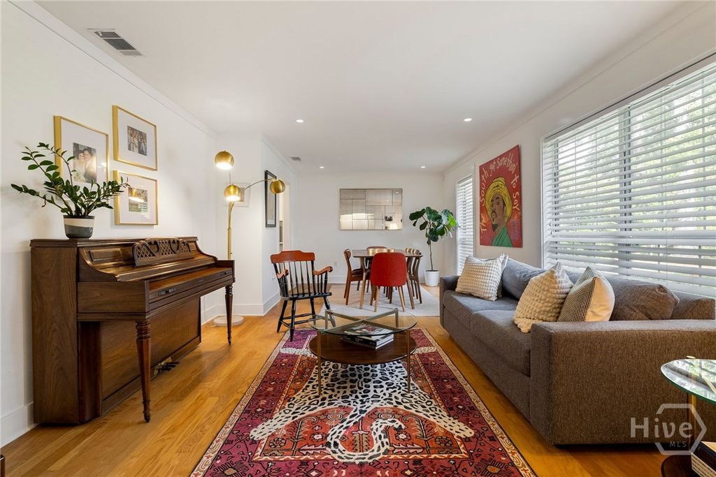 Image 5 of property listing at 503 Stuart Court, Savannah, GA 31405