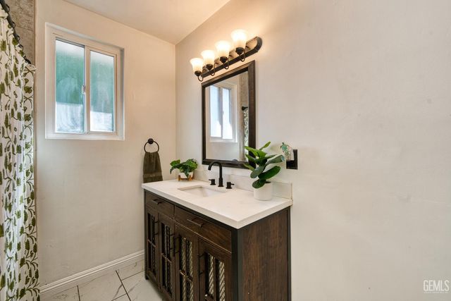 1813 Stillman Avenue, Bakersfield, CA 93304