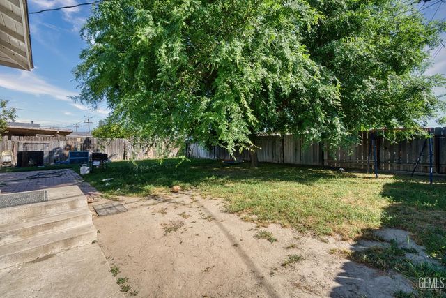 1813 Stillman Avenue, Bakersfield, CA 93304