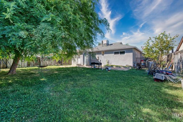 1813 Stillman Avenue, Bakersfield, CA 93304