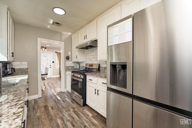 1813 Stillman Avenue, Bakersfield, CA 93304