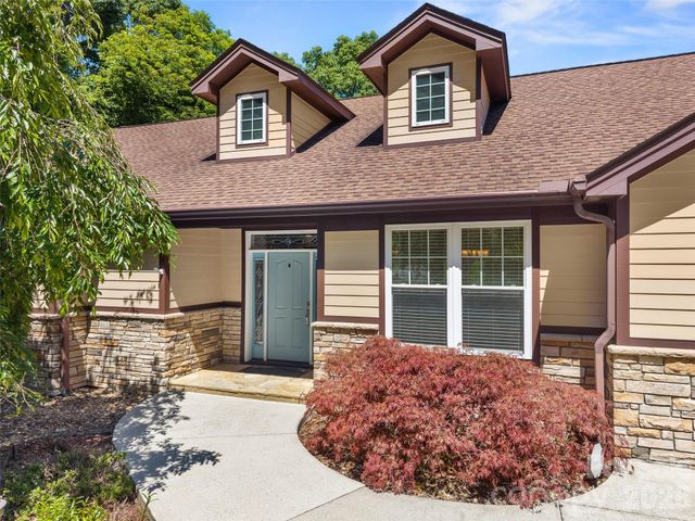 25 Linden Turn, Hendersonville, NC 28739