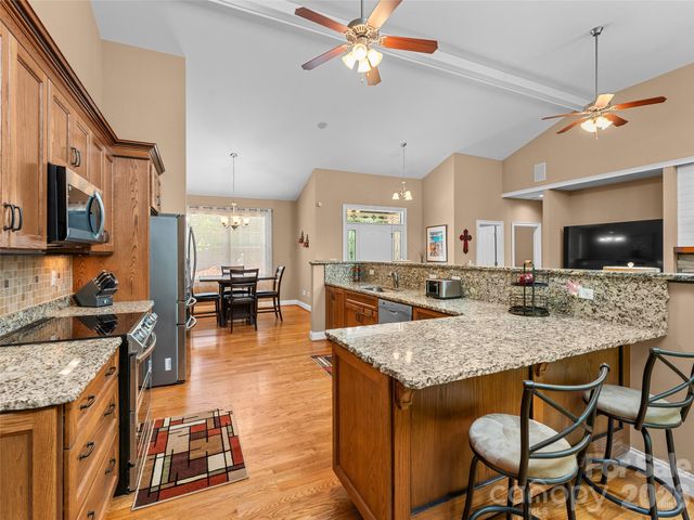 25 Linden Turn, Hendersonville, NC 28739