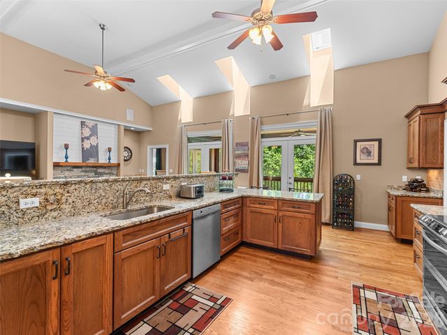 25 Linden Turn, Hendersonville, NC 28739