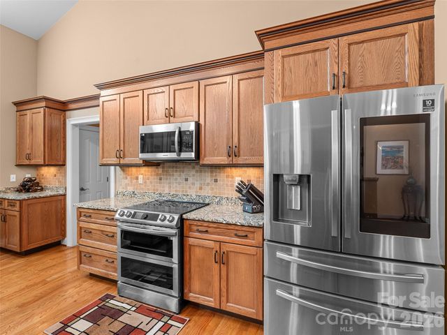 25 Linden Turn, Hendersonville, NC 28739