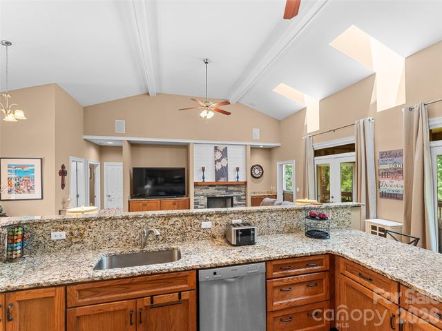 25 Linden Turn, Hendersonville, NC 28739