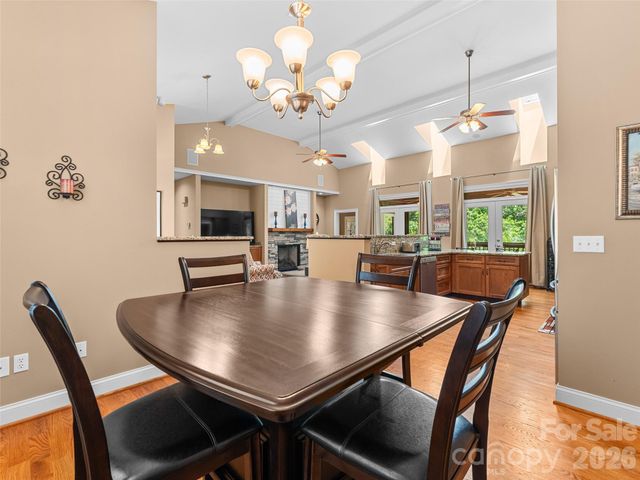 25 Linden Turn, Hendersonville, NC 28739