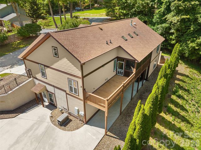 25 Linden Turn, Hendersonville, NC 28739