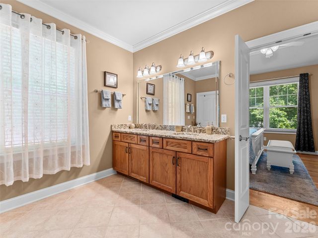25 Linden Turn, Hendersonville, NC 28739