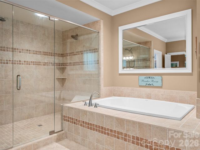 25 Linden Turn, Hendersonville, NC 28739