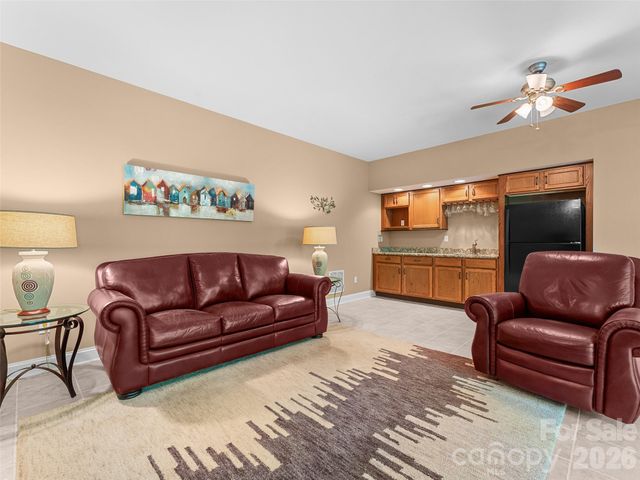 25 Linden Turn, Hendersonville, NC 28739