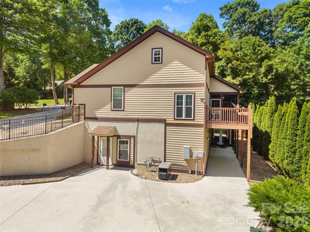 25 Linden Turn, Hendersonville, NC 28739