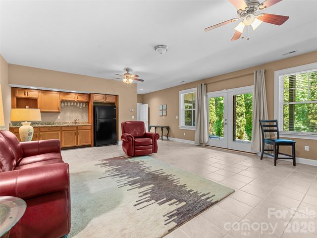 25 Linden Turn, Hendersonville, NC 28739