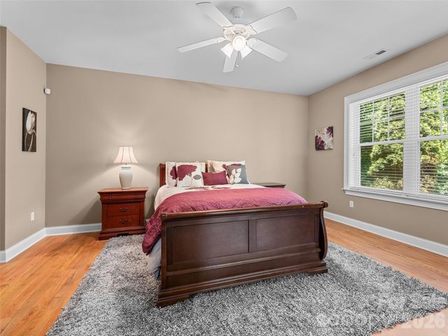 25 Linden Turn, Hendersonville, NC 28739