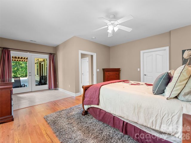 25 Linden Turn, Hendersonville, NC 28739