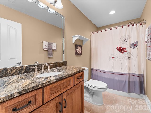 25 Linden Turn, Hendersonville, NC 28739
