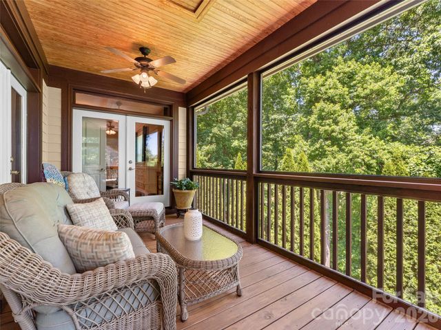 25 Linden Turn, Hendersonville, NC 28739