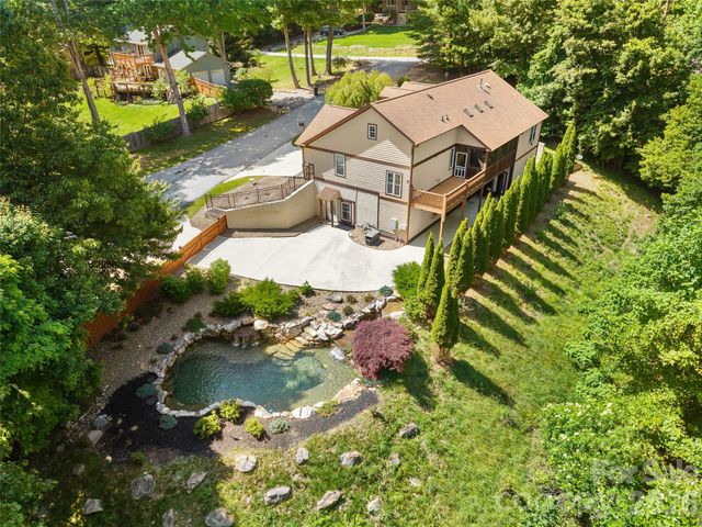 25 Linden Turn, Hendersonville, NC 28739